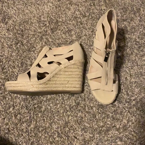 Medina Wedges 9.5 tan. Good condition - Picture 1 of 6